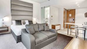 Pillowtop beds, in-room safe, desk, blackout drapes