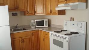 Fridge, coffee/tea maker