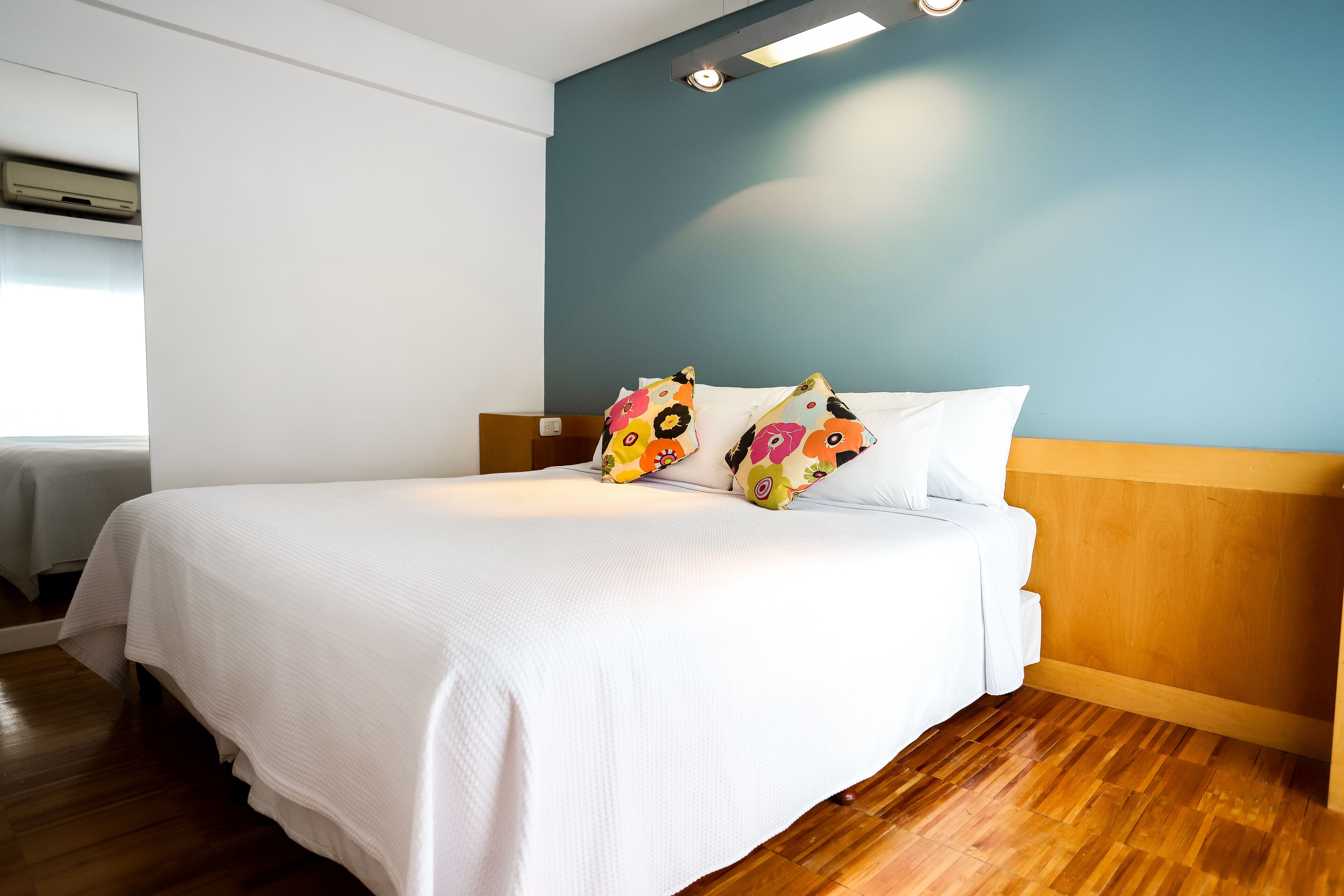 Rochester Hotel M