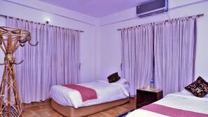 2 bedrooms, in-room safe, individually furnished, desk
