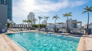 Piscina all'aperto, cabine incluse nel prezzo, ombrelloni da piscina