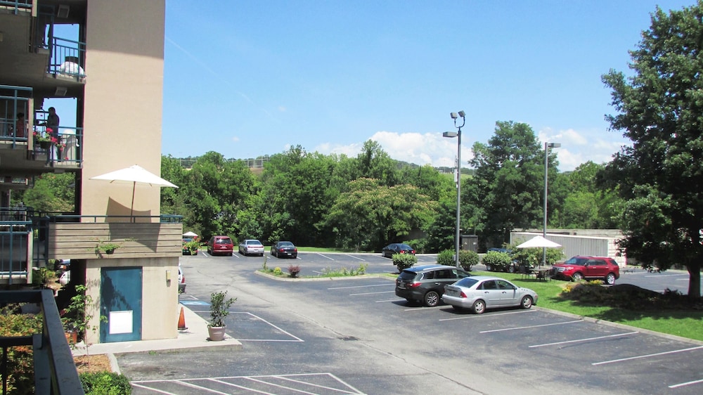 Arbors at Island Landing Hotel & Suites Deals & Reviews (Pigeon