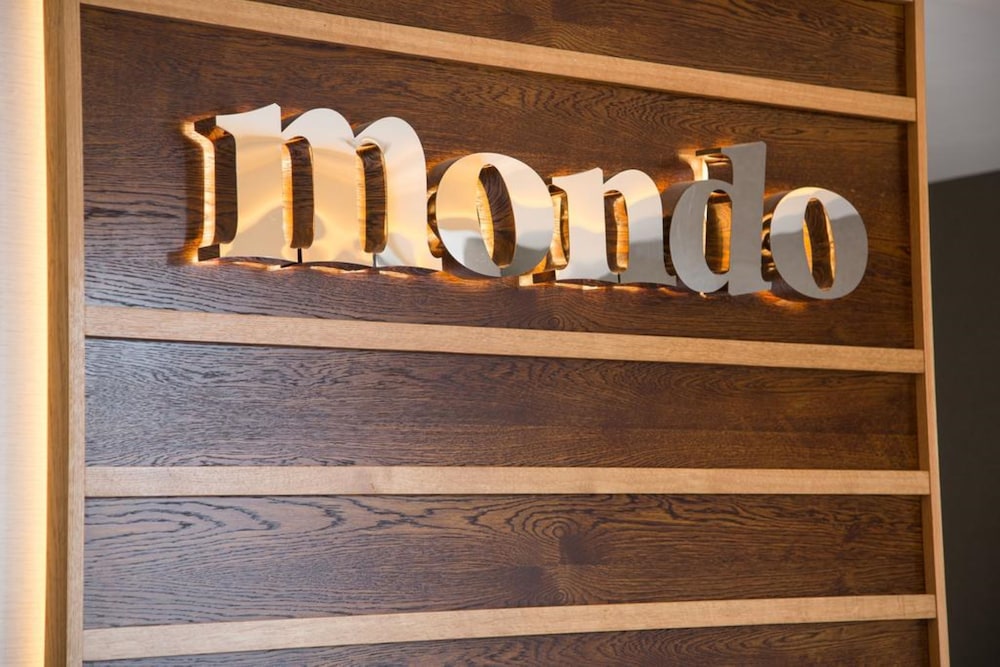 Mondo Hotel