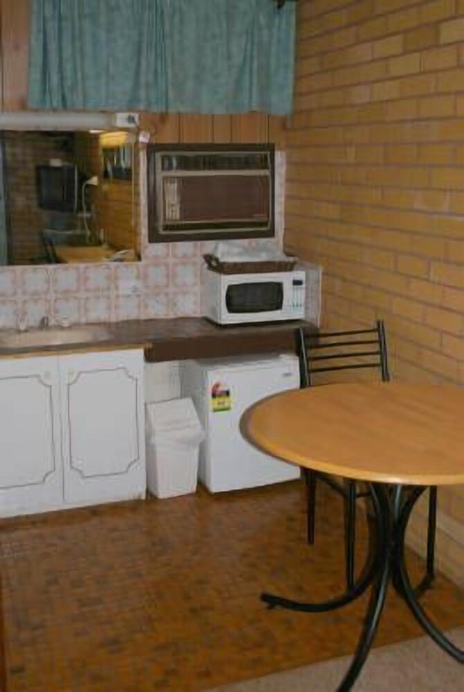 All Transit Motel