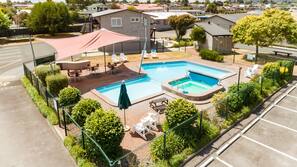2 outdoor pools