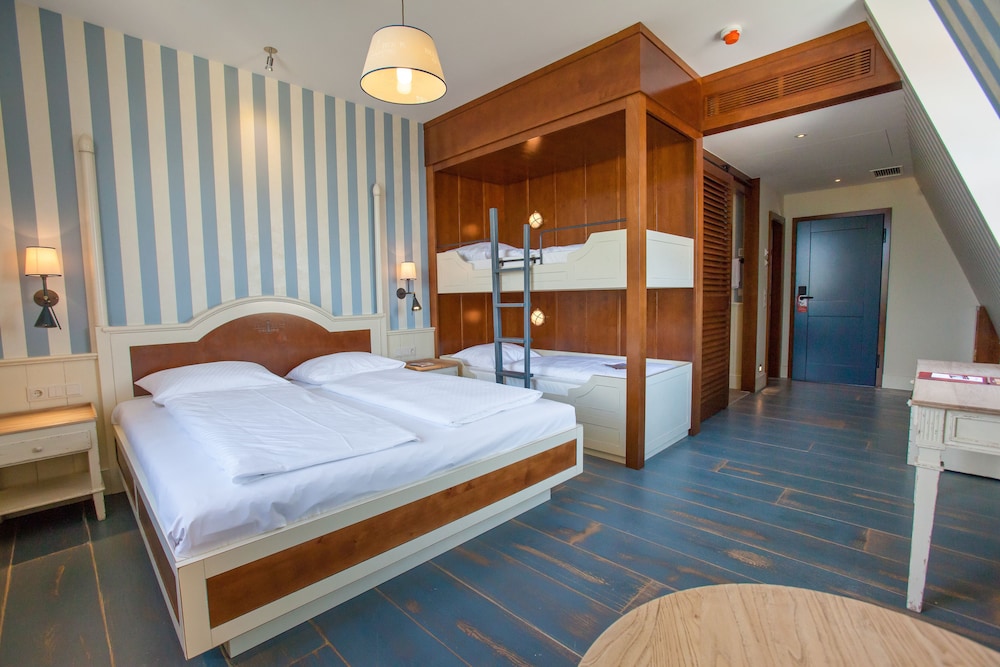 Europa-Park Freizeitpark & Erlebnis-Resort, Hotel Bell ...