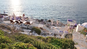 Private beach, sun-loungers, beach umbrellas, beach towels