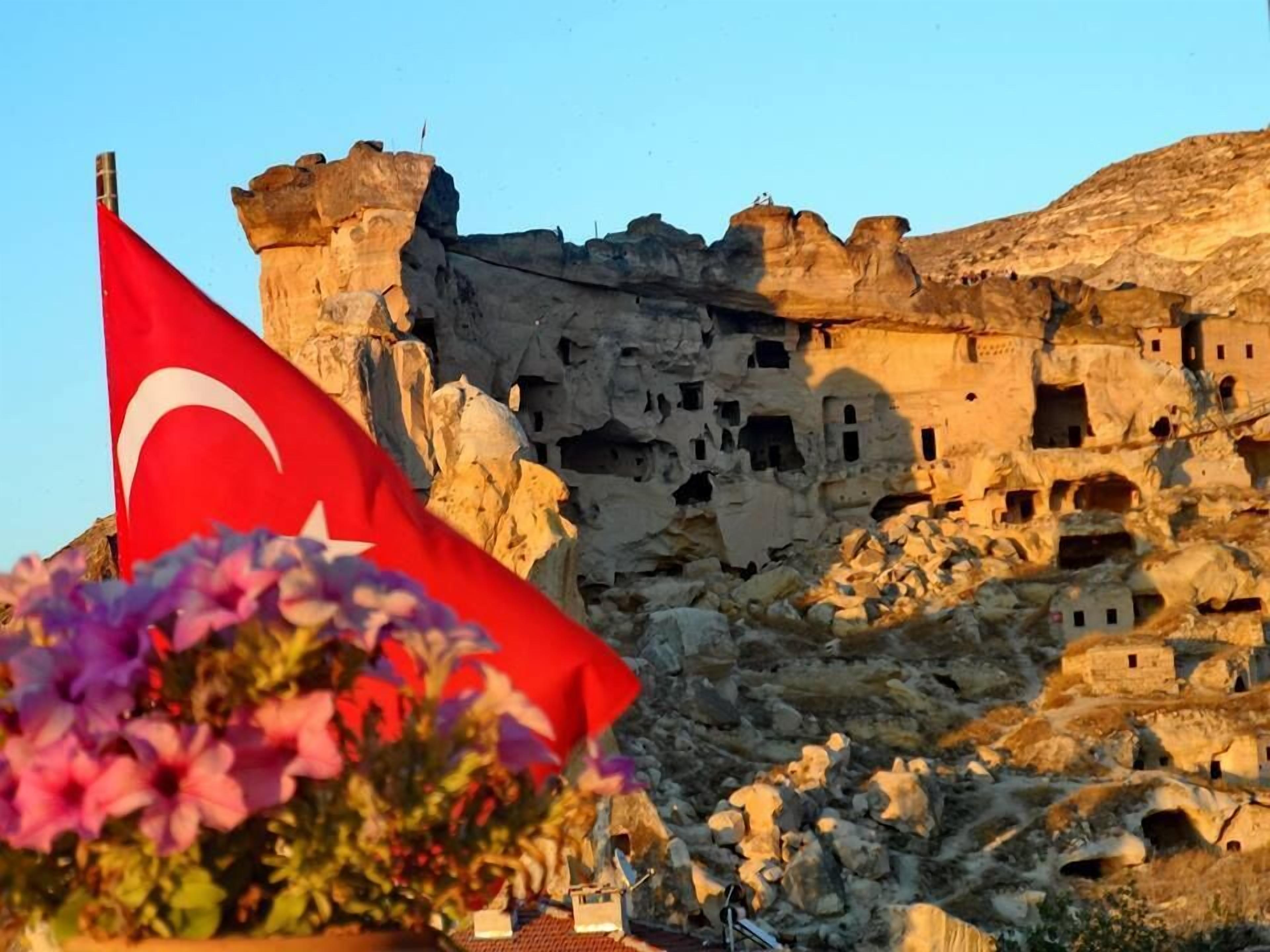 Muskara Cave Hotel in Çavuşin, Turkey