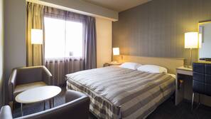 Down duvet, in-room safe, desk, blackout curtains