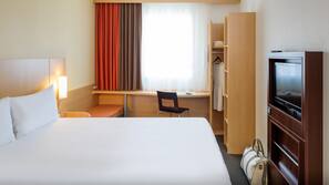 Hypoallergeen beddengoed, een bureau, geluiddichte muren, gratis wifi