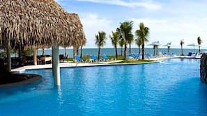 7 piscinas al aire libre, sombrillas, tumbonas