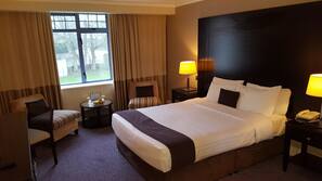 In-room safe, desk, iron/ironing board, free WiFi