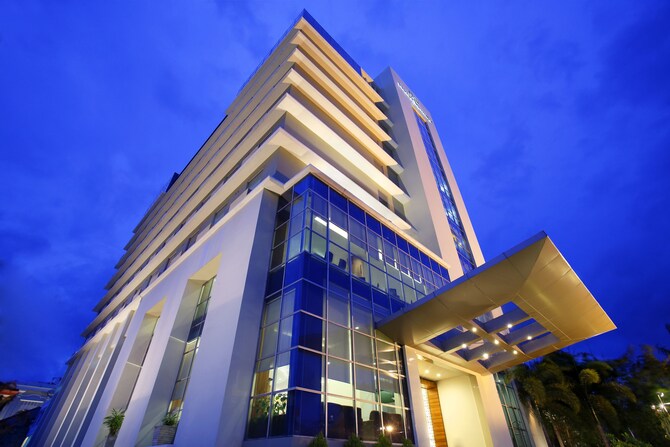 Hotel Santika Makassar in Makassar, Indonesia | Expedia