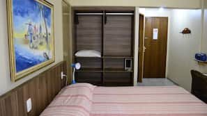 Frigobar, cofres nos quartos, individualmente decorados, escrivaninha