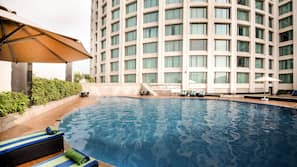 Outdoor pool, pool umbrellas, sun loungers