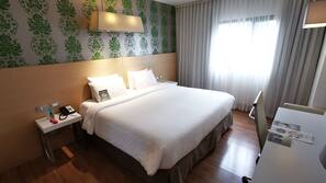 Minibar, in-room safe, desk, free WiFi