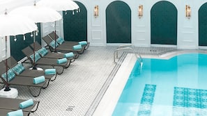 Piscine extérieure (ouverte en saison), parasols de plage