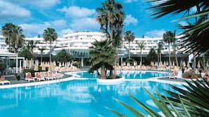 4 piscinas al aire libre, sombrillas, tumbonas