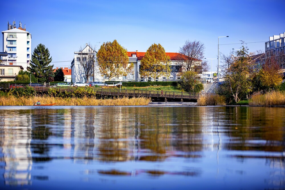 Strandhotel Alte Donau In Vienna Hotel Rates Reviews On Orbitz