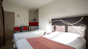 Couette en duvet d'oie, bureau, fer et planche à repasser sur demande