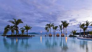 3 outdoor pools, pool umbrellas, sun loungers