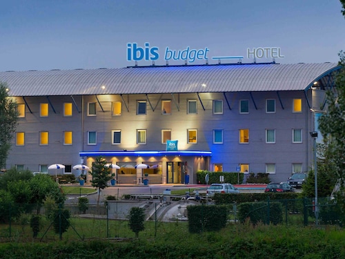 Hotels Near Brussels South Charleroi Airport Crl Wotif Ibis Budget Charleroi Airport