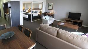 In-room safe, iron/ironing board, free WiFi, linens