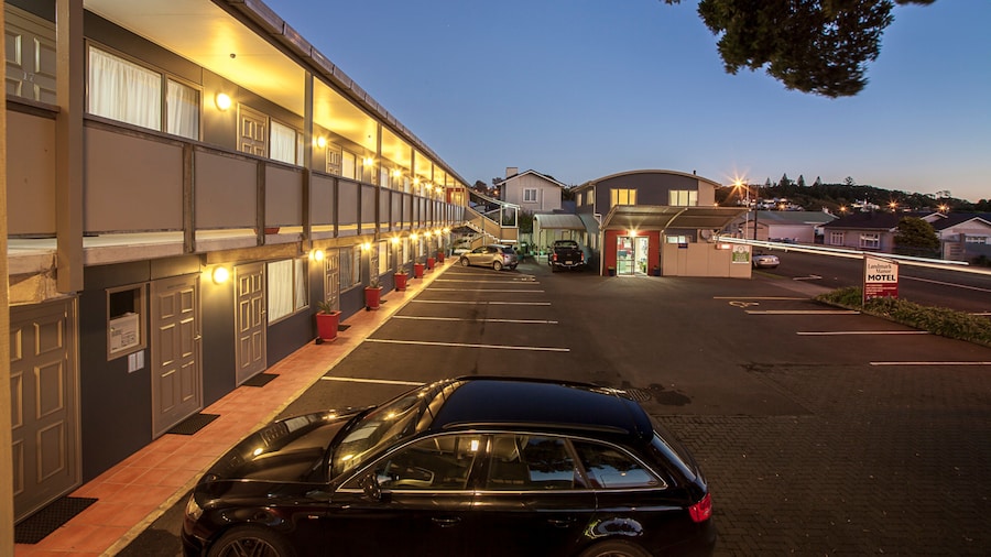 Landmark Manor Motel