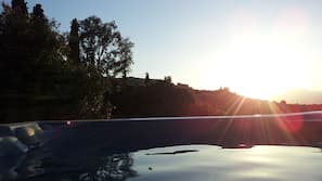 Outdoor spa bath
