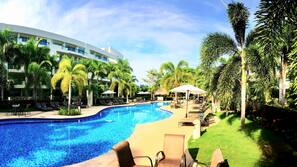 3 outdoor pools, pool umbrellas, sun loungers