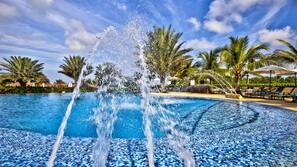 3 outdoor pools, pool umbrellas, sun loungers