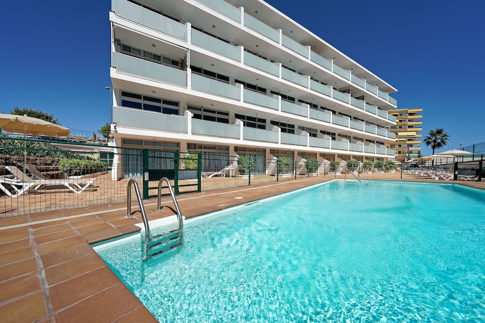 Strelitzias Apartments