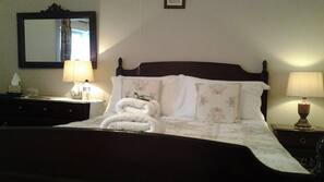 Premium bedding, iron/ironing board, free WiFi