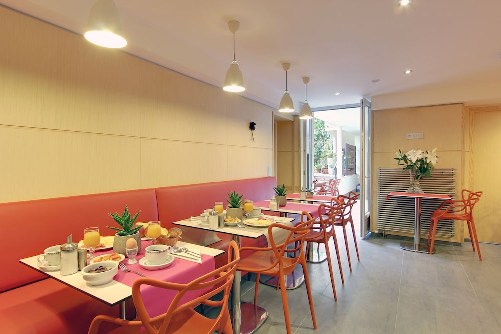 Hotel Alhambra Paris Room Prices Reviews Travelocity