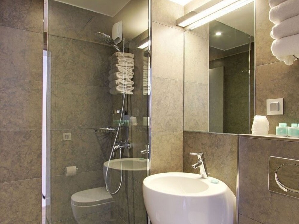 Hotel Alhambra Paris Room Prices Reviews Travelocity