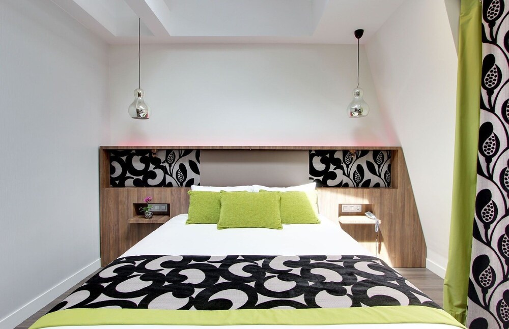 Hotel Alhambra Paris Room Prices Reviews Travelocity