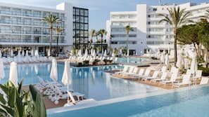 2 piscinas al aire libre, sombrillas, tumbonas