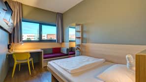 Zimmersafe, Schreibtisch, schallisolierte Zimmer, Bügeleisen/Bügelbrett