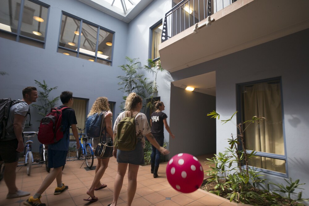 Sydney Beachouse YHA - Backpacker