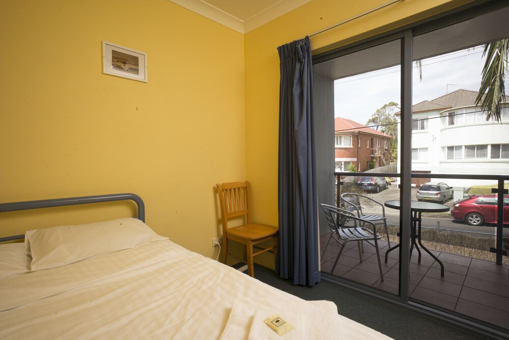 Sydney Beachouse YHA - Backpacker