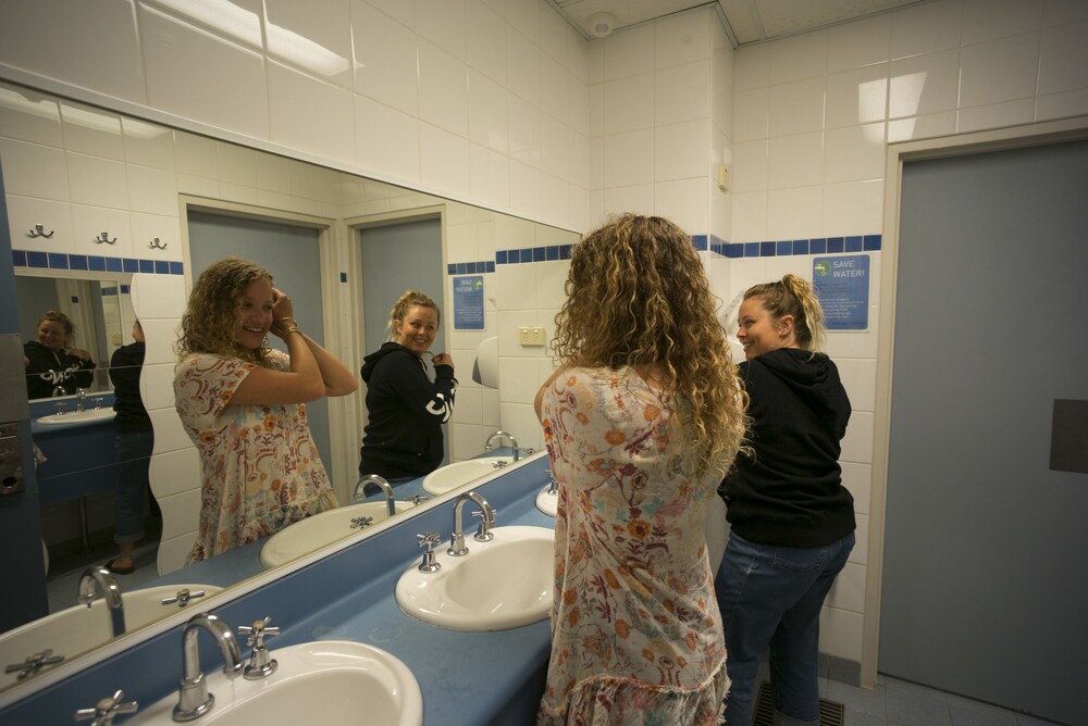 Sydney Beachouse YHA - Backpacker