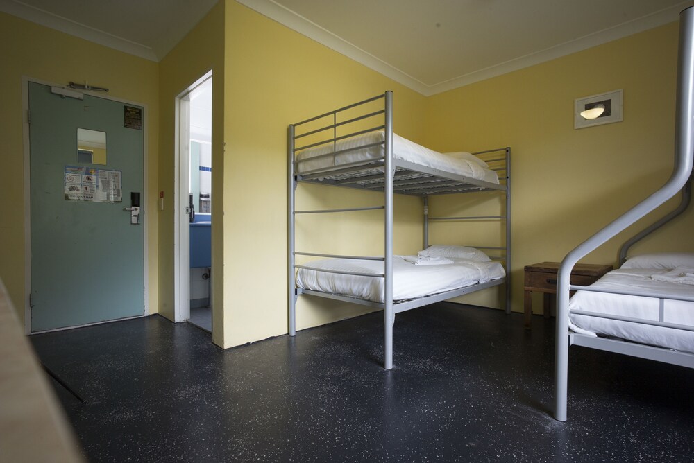 Sydney Beachouse YHA - Backpacker