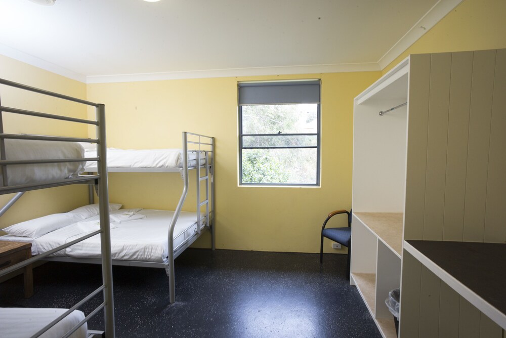 Sydney Beachouse YHA - Backpacker