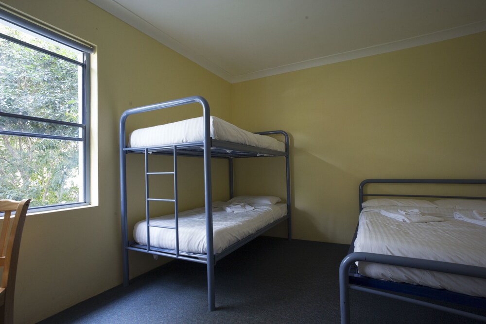 Sydney Beachouse YHA - Backpacker