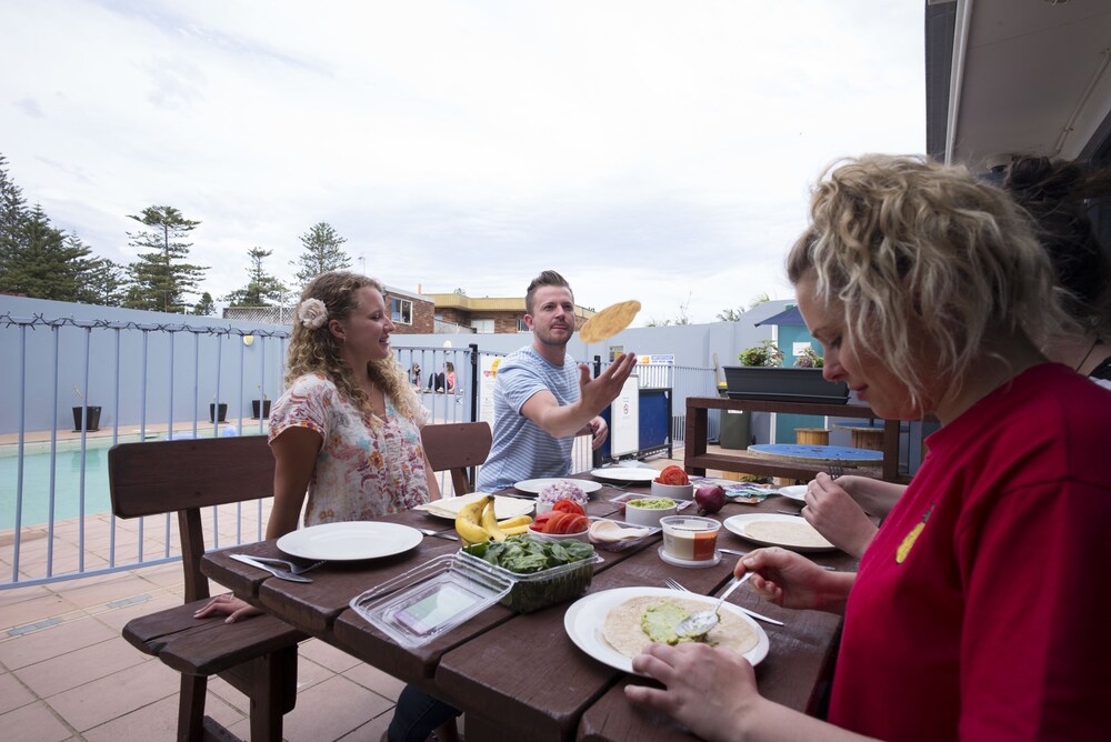 Sydney Beachouse YHA - Backpacker