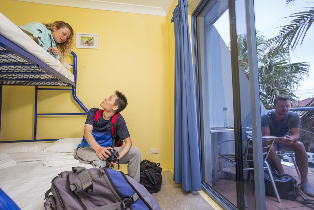 Sydney Beachouse YHA - Backpacker