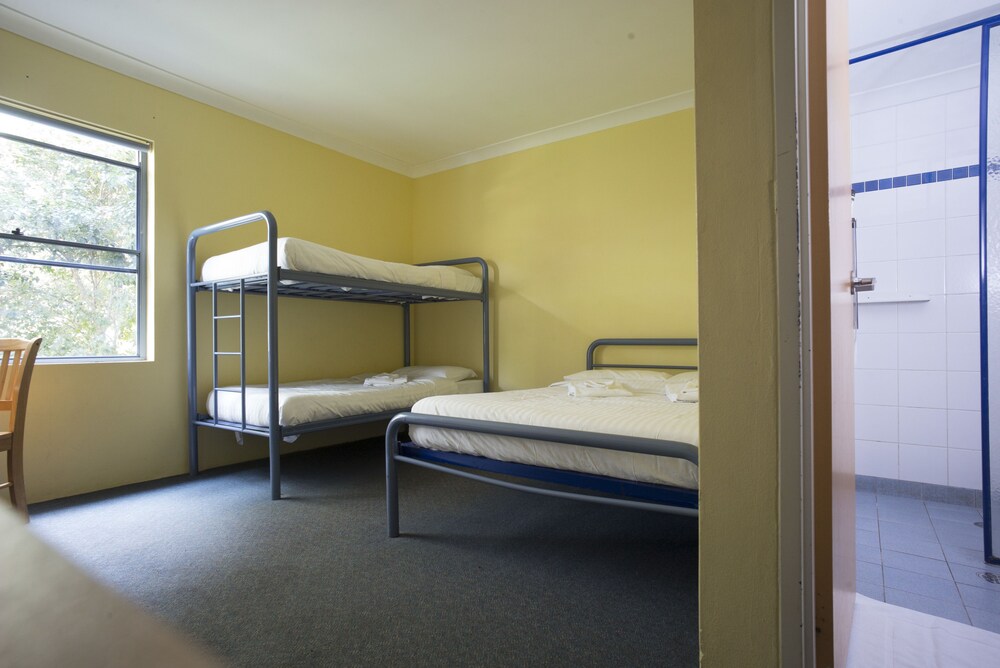 Sydney Beachouse YHA - Backpacker