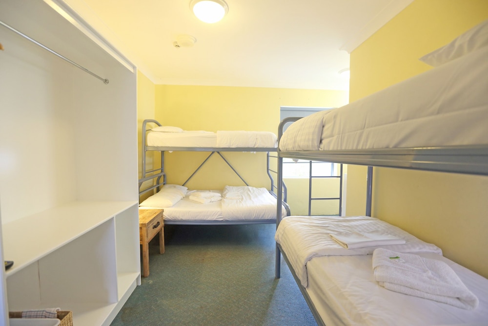 Sydney Beachouse YHA - Backpacker
