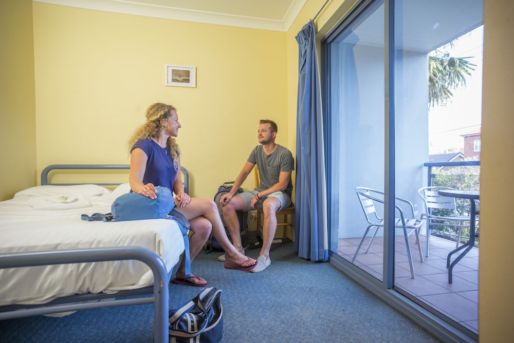 Sydney Beachouse YHA - Backpacker