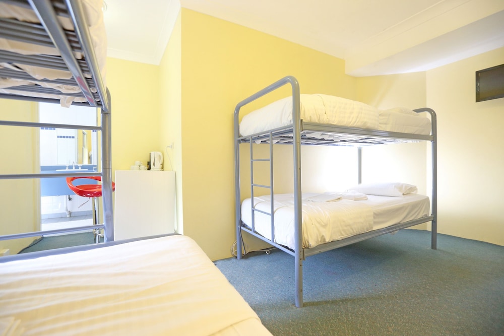 Sydney Beachouse YHA - Backpacker